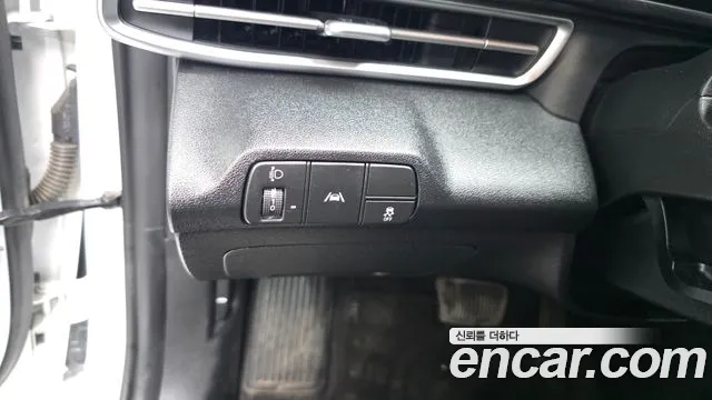 Hyundai Elantra 2022 thumb 3