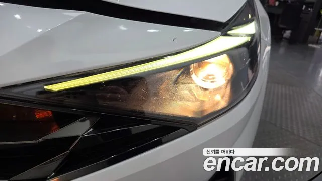 Hyundai Elantra 2022 thumb 2