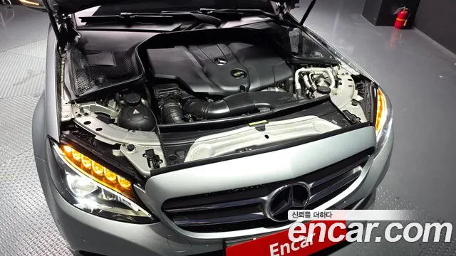Mercedes-Benz C-Class 2018 thumb 9
