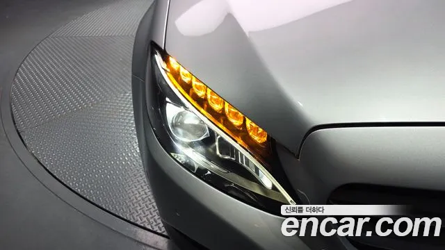 Mercedes-Benz C-Class 2018 thumb 3