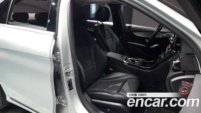 Mercedes-Benz C-Class 2018 thumb 6