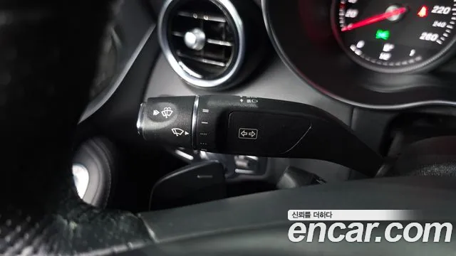 Mercedes-Benz C-Class 2018 thumb 4