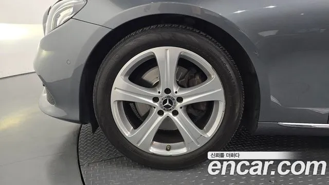 Mercedes-Benz E-Class 2018 thumb 8