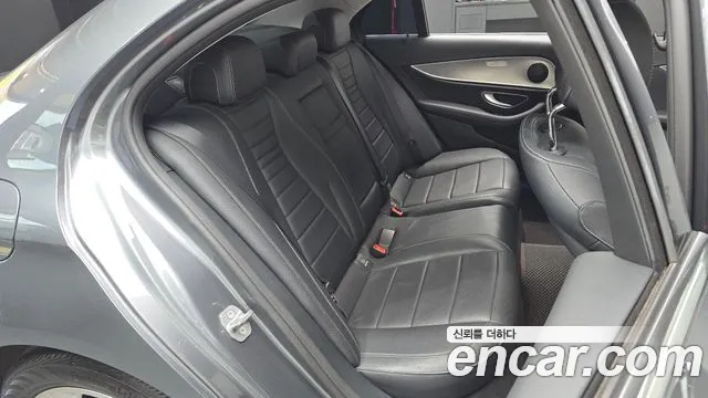 Mercedes-Benz E-Class 2018 thumb 7