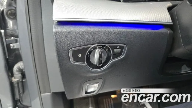 Mercedes-Benz E-Class 2018 thumb 3