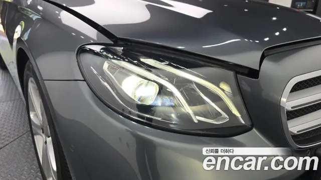 Mercedes-Benz E-Class 2018 thumb 10