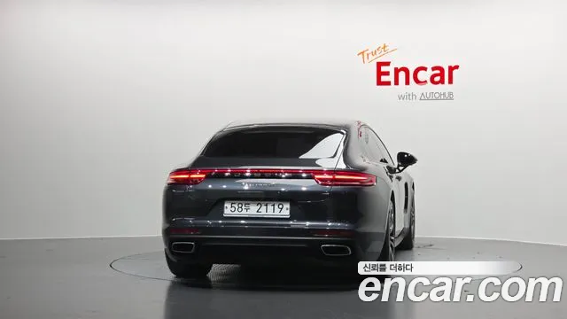 Porsche Panamera 2018 thumb 4