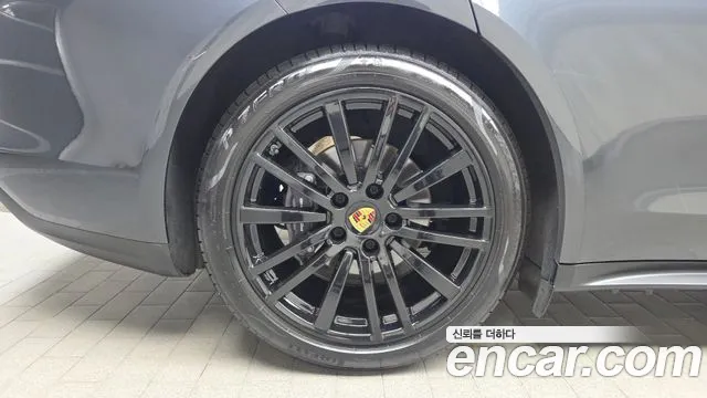 Porsche Panamera 2018 thumb 2