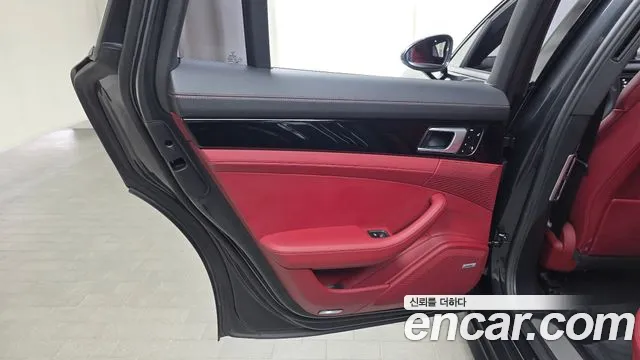 Porsche Panamera 2018 thumb 10