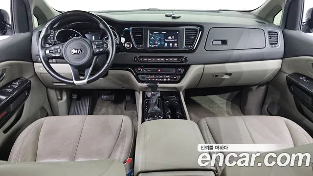 Kia Carnival 2017 thumb 3