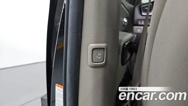 Kia Carnival 2017 thumb 11