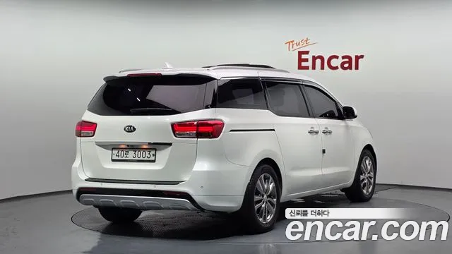 Kia Carnival 2017 thumb 12