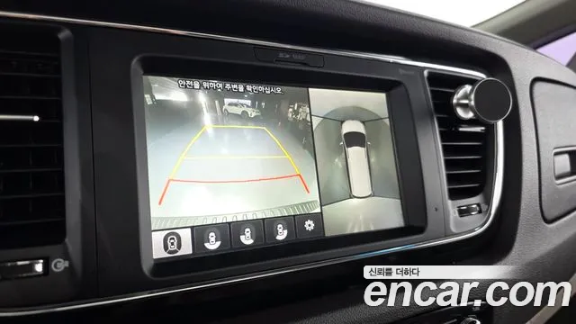 Kia Carnival 2017 thumb 2