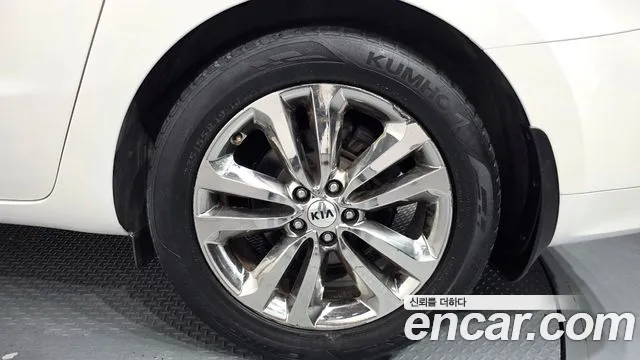 Kia Carnival 2017 thumb 9