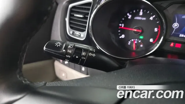 Kia Carnival 2017 thumb 11