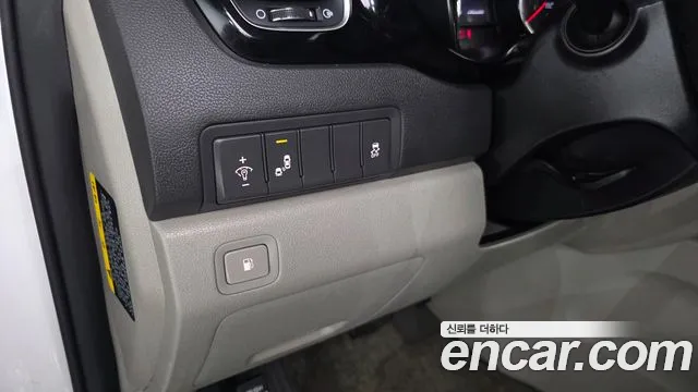 Kia Carnival 2017 thumb 8