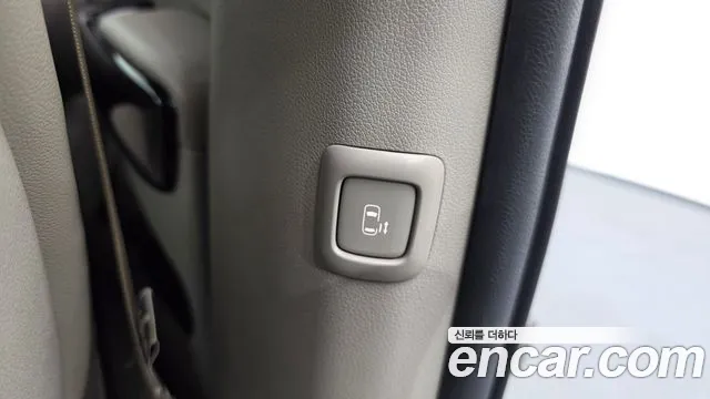 Kia Carnival 2017 thumb 4