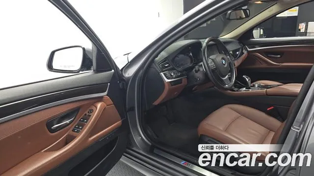 BMW 5 серии 2016 thumb 4