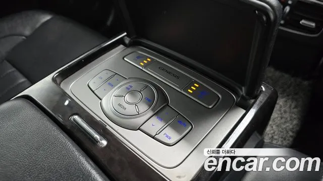 Hyundai Genesis 2013 thumb 4