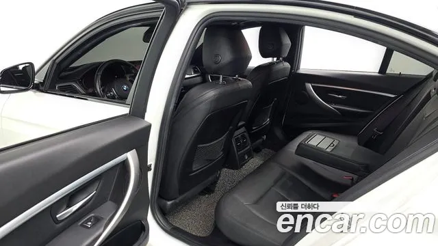 BMW 3 серии 2018 thumb 3
