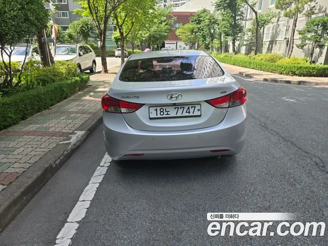 Hyundai Avante 2013 thumb 10