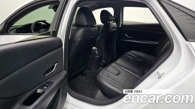 Hyundai Elantra 2023 thumb 4