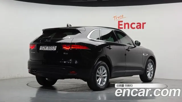 Jaguar F-Pace 2018 thumb 10