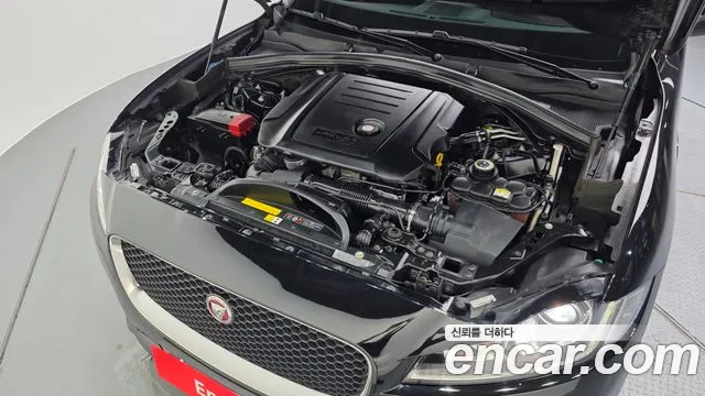 Jaguar F-Pace 2018 thumb 4