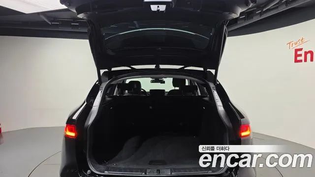 Jaguar F-Pace 2018 thumb 2