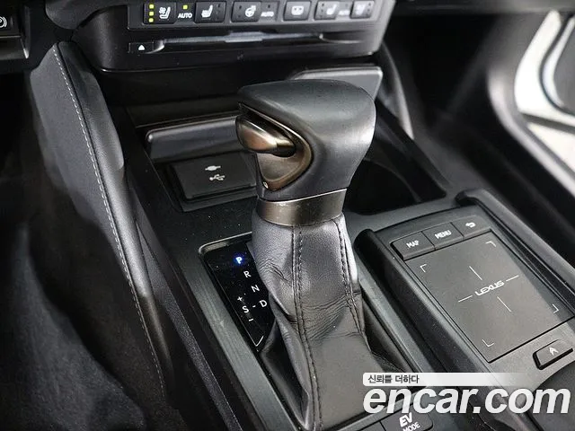Lexus ES 300h 2022 thumb 4