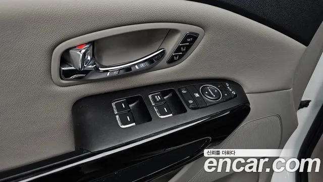 Kia Carnival 2019 thumb 11