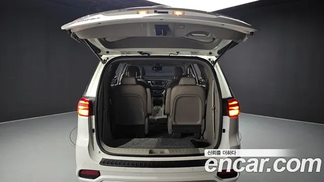 Kia Carnival 2019 thumb 10