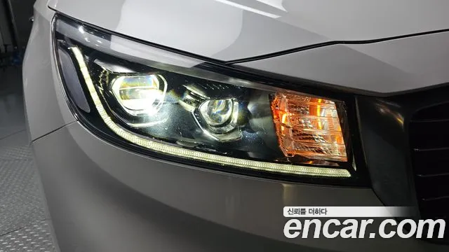 Kia Carnival 2019 thumb 3