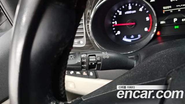 Kia Carnival 2019 thumb 5