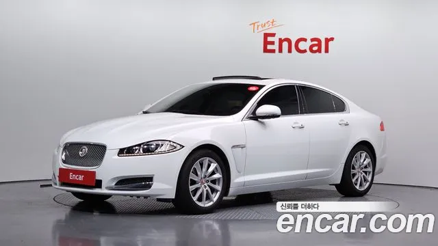Jaguar XF 2015 thumb 5