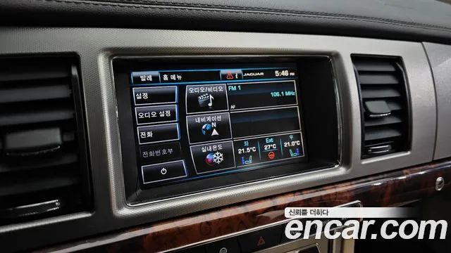 Jaguar XF 2015 thumb 6