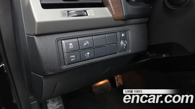 KGM Rexton 2018 thumb 11