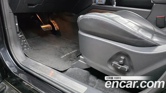 KGM Rexton 2018 thumb 3