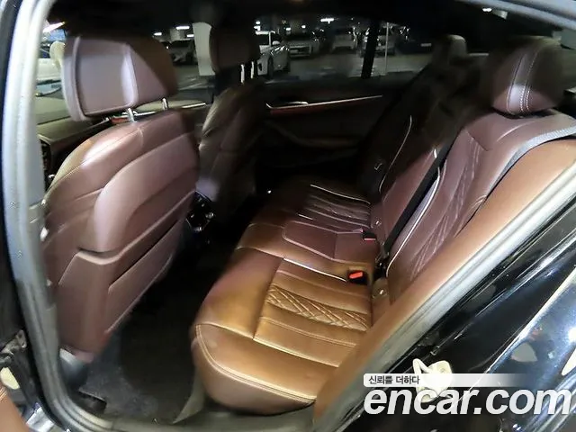 BMW 5 серии 2017 thumb 10