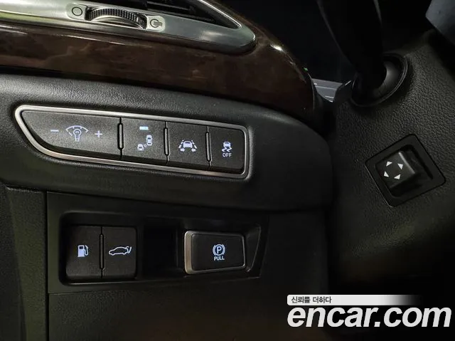 Genesis G90 2016 thumb 8