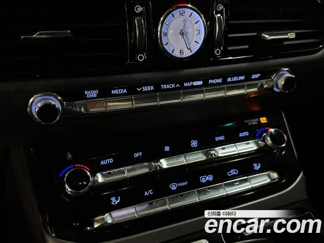 Genesis G90 2016 thumb 9