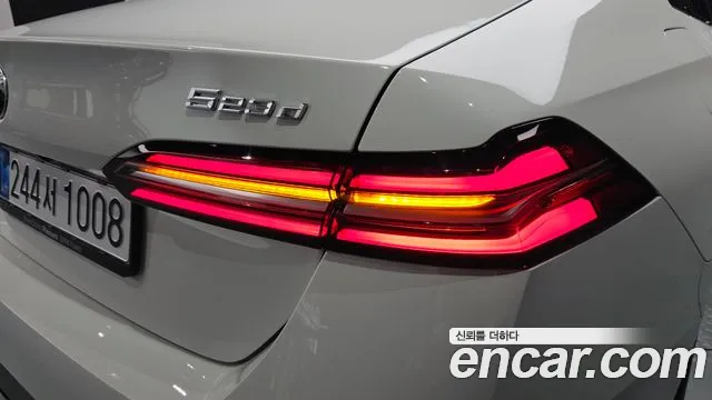 BMW 5 серии 2025 thumb 2