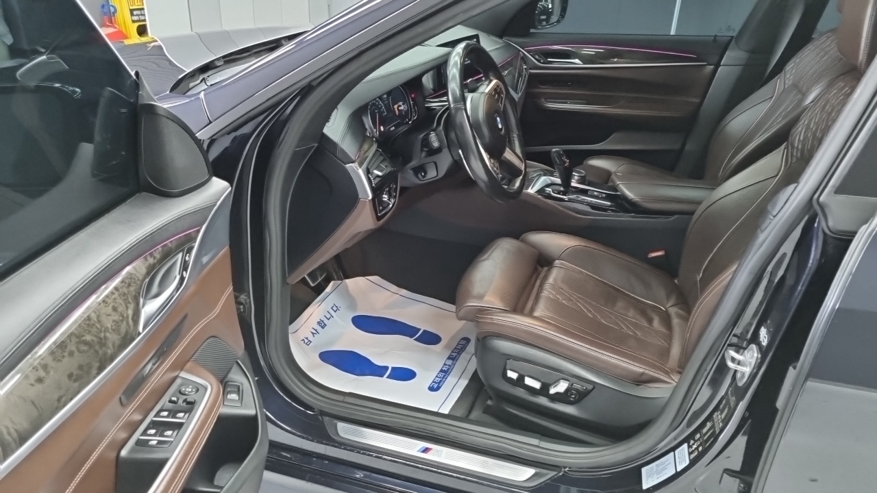 BMW 6 серии Gran Turismo 2017 thumb 9