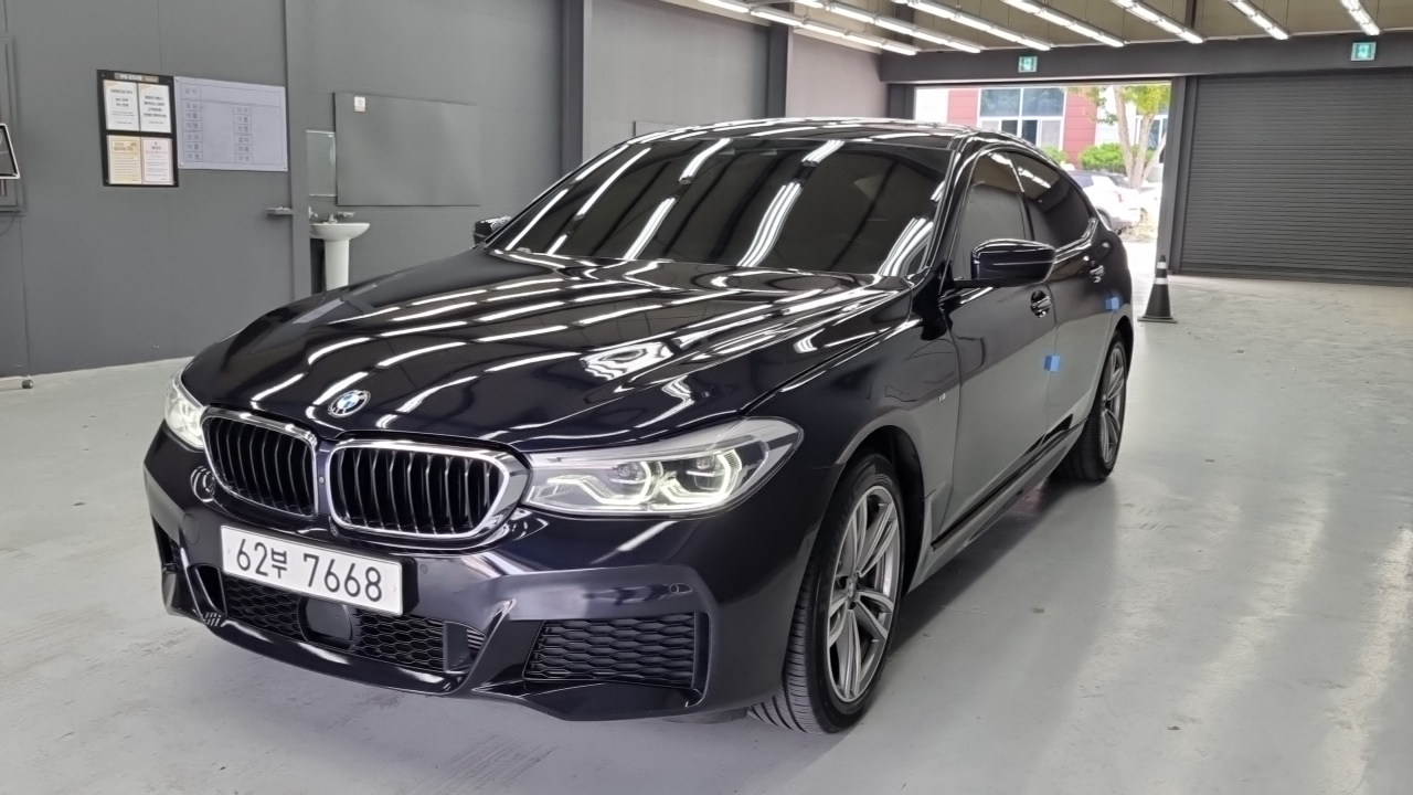 BMW 6 серии Gran Turismo 2017 thumb 8