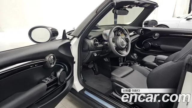 Mini Cooper Convertible 2024 thumb 3