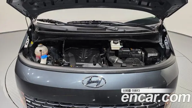 Hyundai Staria 2023 thumb 5