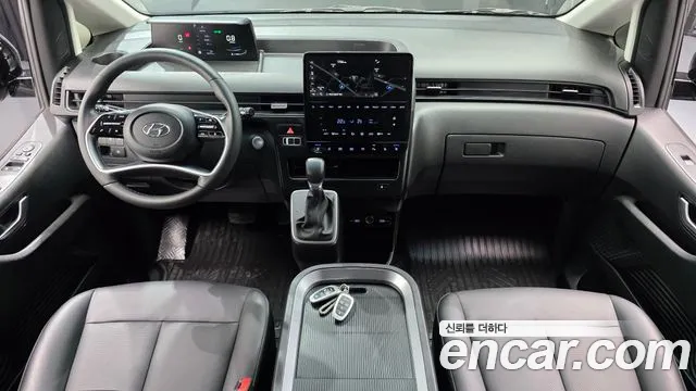 Hyundai Staria 2023 thumb 10
