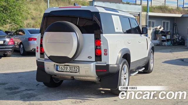 Land Rover Defender 2021 thumb 9