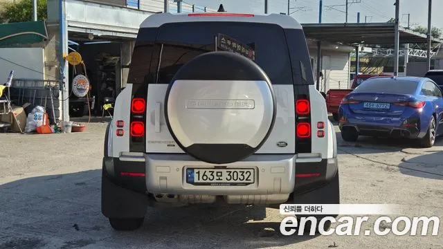 Land Rover Defender 2021 thumb 4