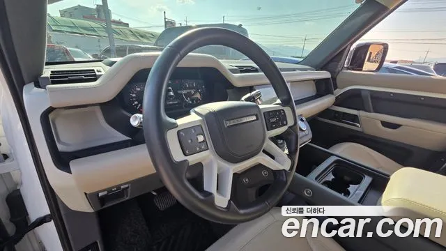 Land Rover Defender 2021 thumb 3